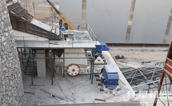 重錘式破碎機設(shè)備堪當(dāng)一條破碎生產(chǎn)線 重錘式破碎機設(shè)備堪當(dāng)一條破碎生產(chǎn)線