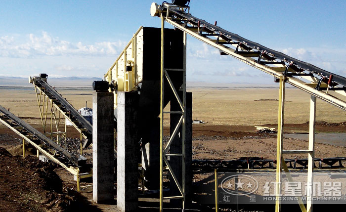 振動篩沙機還是可移動的好，流動作業(yè)隨時轉(zhuǎn)場