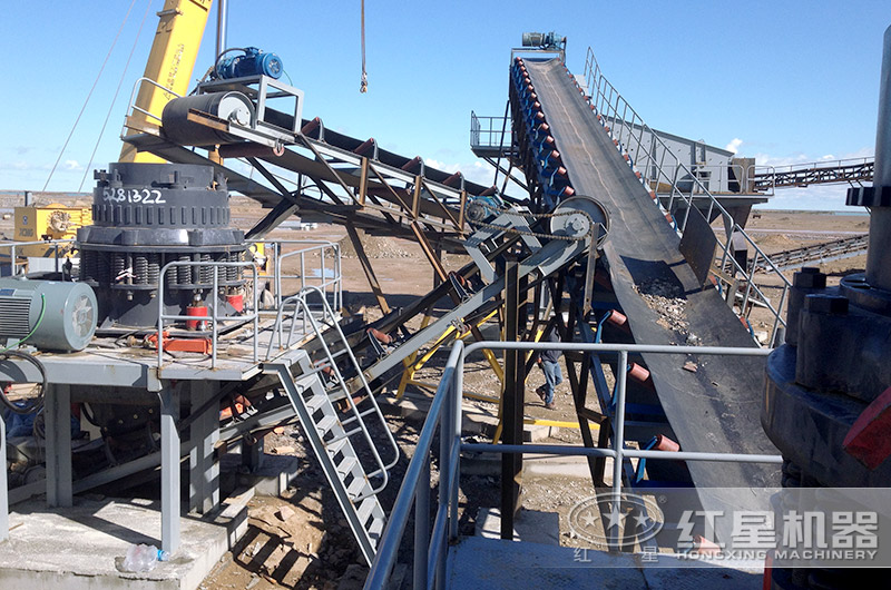 硬巖破碎機現(xiàn)場實拍，破碎花崗巖