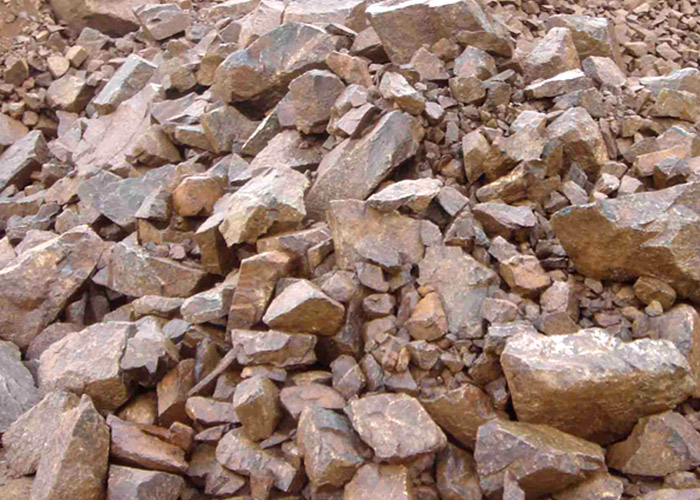 鐵礦石破碎設(shè)備型號(hào)有哪些？多少錢(qián)一臺(tái)？