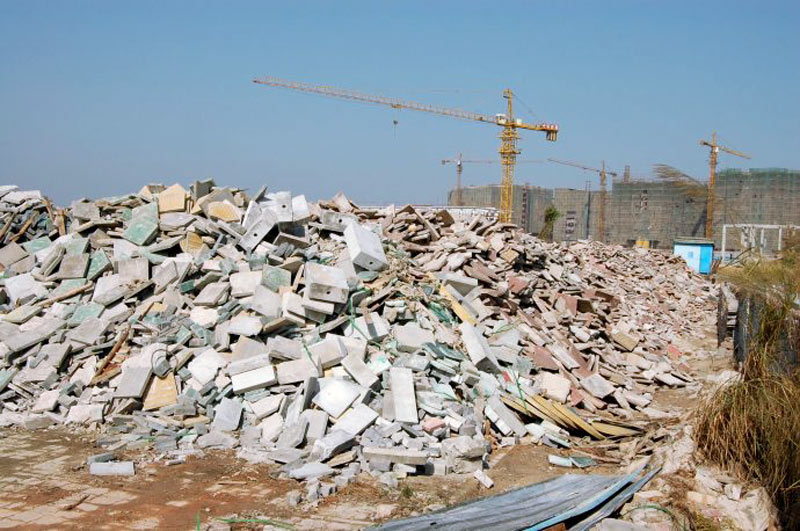 拆遷房子的廢料不要亂扔！試試用移動破碎機資源再利用