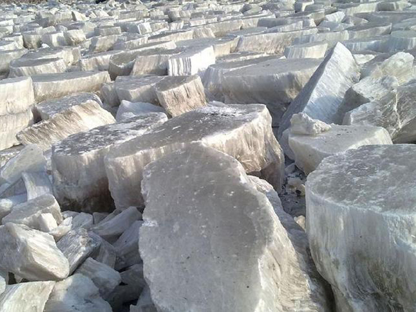 石膏磨成粉有哪些用途？石膏磨粉設(shè)備與工藝流程