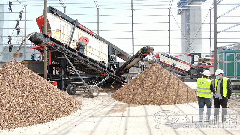 石塊破碎設(shè)備配置的移動生產(chǎn)線現(xiàn)場